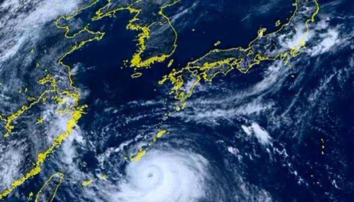 Southern Japan Loses Electricity Due to Typhoon