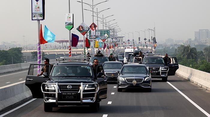 After that, the Prime Minister crossed the elevated expressway by car.
