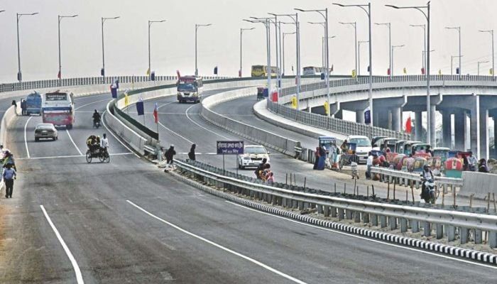3 Killed in Road Accident on Dhaka-Mawa Expressway