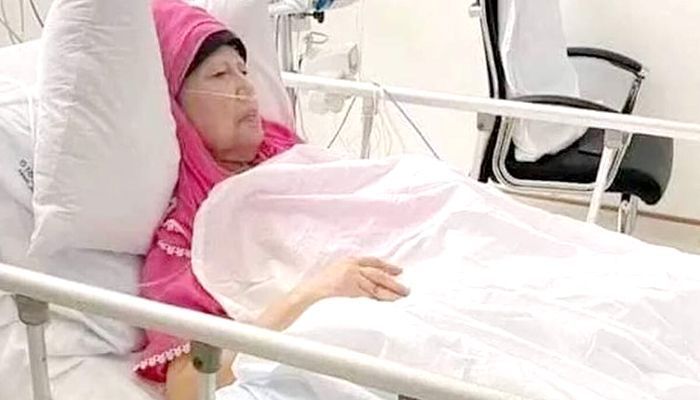 Begum Khaleda Zia is receiving treatment in the hospital cabin || File Photo