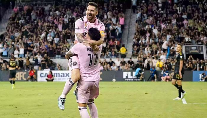 Messi Has 2 Assists in front of Star-Studded Crowd in Los Angeles