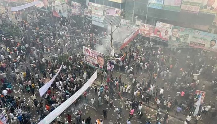 The police fired rubber bullets, tear gas and sound grenades to control the situation in the clashes at the BNP rally. Photo: Collected