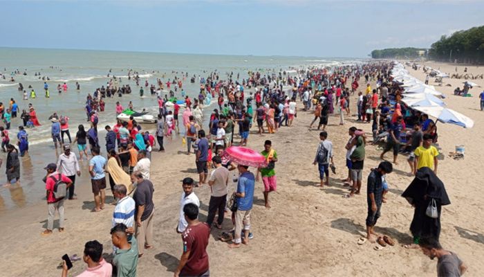 Tourists Flocked To Cox's Bazar As There Was A 3 Days-Long Public Holiday || Photo: Collected