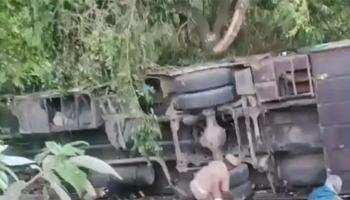 8 Dies As Bus falls into gorge in Tamil Nadu, India