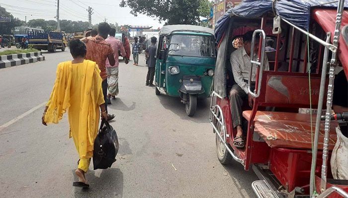 Transport owners' feud again halts Rajbari-Dhaka bus services