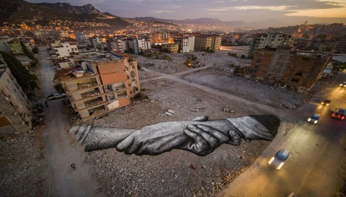 French-Swiss artist Saype has created a work in an area of Turkey hard-hit by February's devastating quake || Photo: Collected