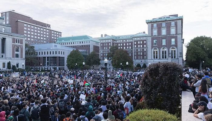 Pro-Palestinian students taking part in a protest in support of the Palestinians amid the ongoing conflict in Gaza at Columbia University in New York on Oct 12 || Photo: Reuters