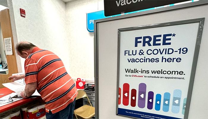 Flu and COVID-19 vaccinations are now available across the U.S., including at this CVS pharmacy in Palatine, Illinois || Photo: Collected 