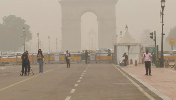 Thick Haze Covers Delhi, Schools Shut
