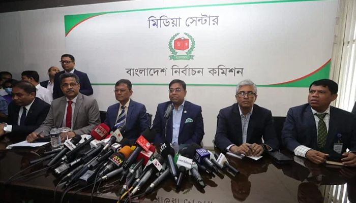 Election commission secretary Jahangir Alam speaks at at a briefing || Photo: Collected