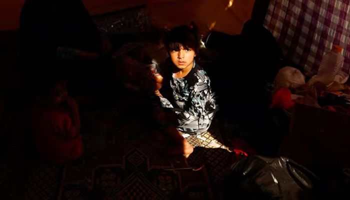 A Child in a shelter of southern Gaza || Photo: Reuters