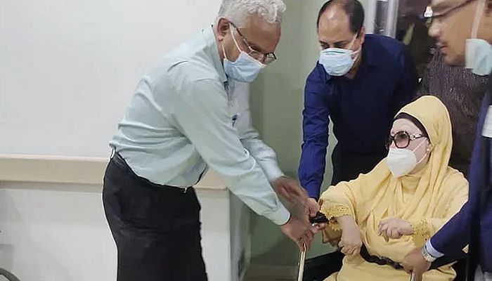Khaleda Zia at hospital || Photo: Collected