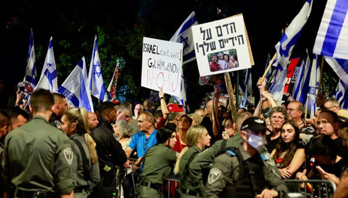 Protesters Mass Outside Netanyahu's House As Anger Grows