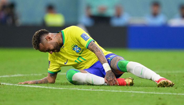 Neymar Undergoes Operation For Torn Knee Ligament