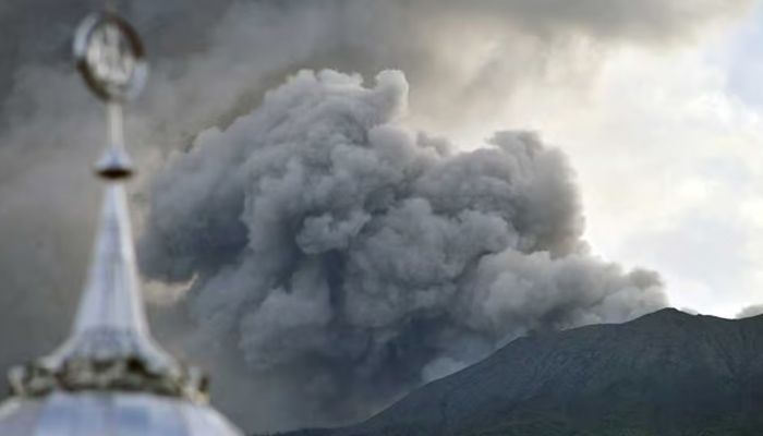 Mount Marapi eruption in Agam, West Sumatra province, in Indonesia || Photo: Reuters