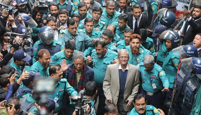 


BNP Secretary General Mirza Fakhrul Islam Alamgir and its standing committee member Amir Khasru Mahmud Chowdhury were produced before a Dhaka court || Photo: Colleted