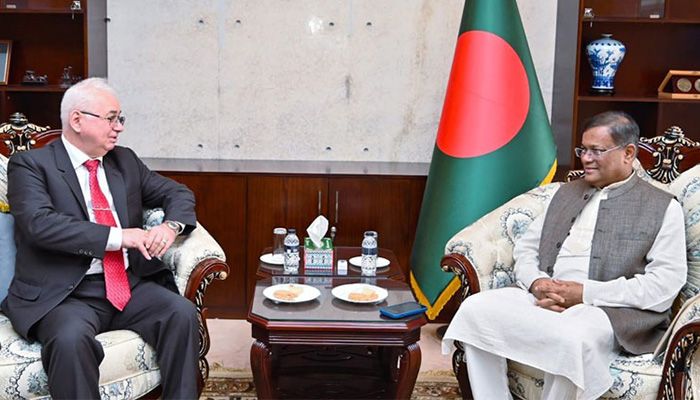 Foreign Minister Dr Hasan Mahmud with Russian Ambassador to Bangladesh Alexander Mantytsky || Photo: Collected