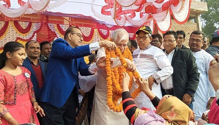 Md. Nasser Shahrear Zahedee Mohul gets floral reception || Photo: Correspondent