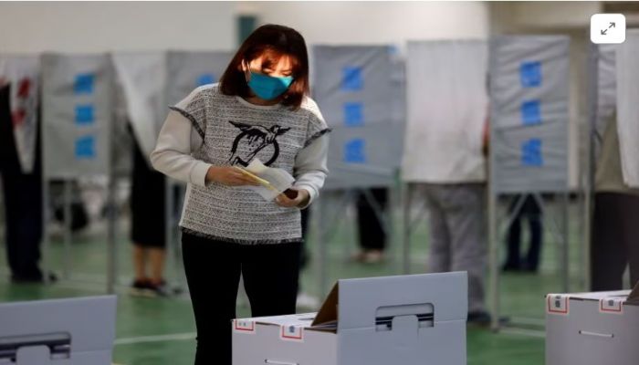 A Woman Prepares to Cast Her Ballot at a Polling Station During the Presidential and Parliamentary Elections in Tainan, Taiwan. Photo: REUTERS