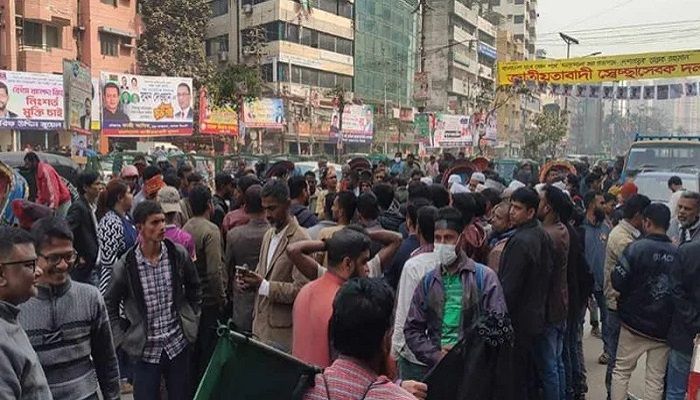 Nayapaltan Echoed With Slogans, Crowd of Activists Increasing