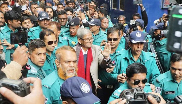 Mirza Fakhrul Islam Alamgir appears in the court || Photo: Collected