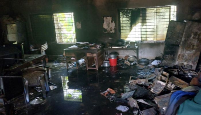 4 Polling Centres Set On Fire In Rajshahi-Feni