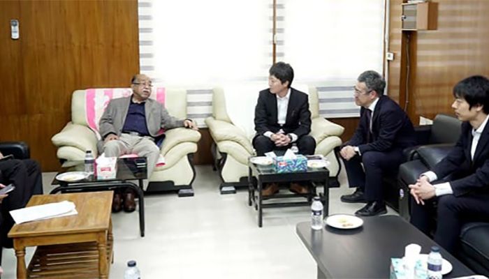 A delegation of Mitsubishi Heavy Industries, led by Project Manager of the like Ghorashal-Polash Urea Fertilizer Project Yuichi Sayama, expressed keenness during a meeting with Industries Minister Nurul Majid Mahmud Humayun at the Industries Ministry || Photo: Collected