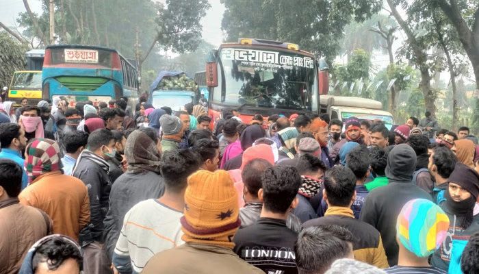 Workers Block Dhaka-Aricha Highway Demanding Wage Hike