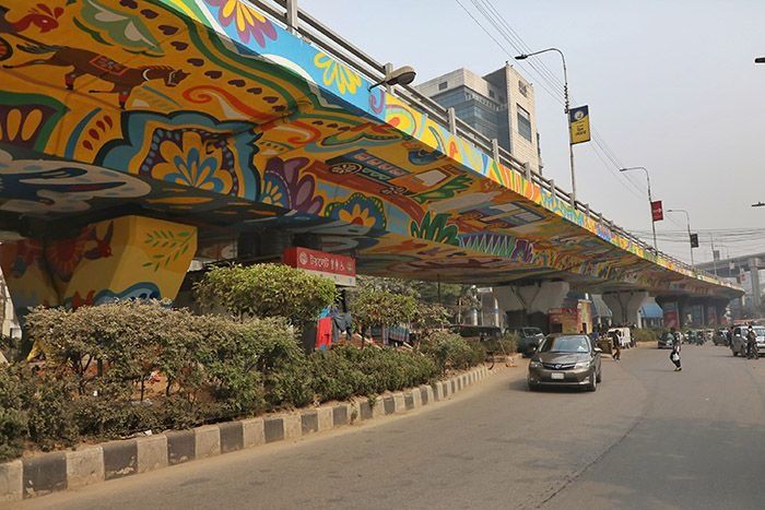 Incorporating elements of the Bengali language, rural fairs, dolls, birds, Baul singers, and various motifs, images of rickshaws and buses have been painted on the flyover in Mohakhali.