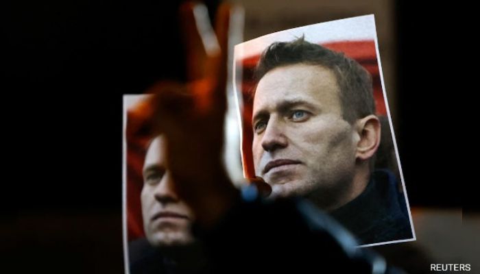 Putin Critic Alexei Navalny's Body Handed To Mother