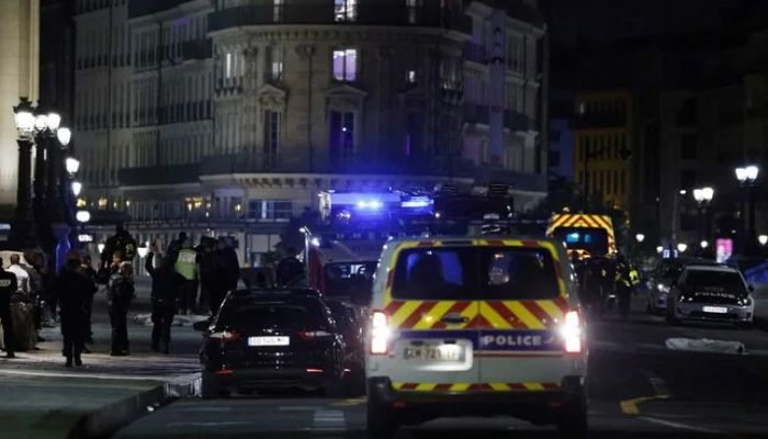 Knife Attack Wounds Three People In Paris
