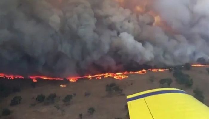 Australia Battles 'Volatile' Bushfire