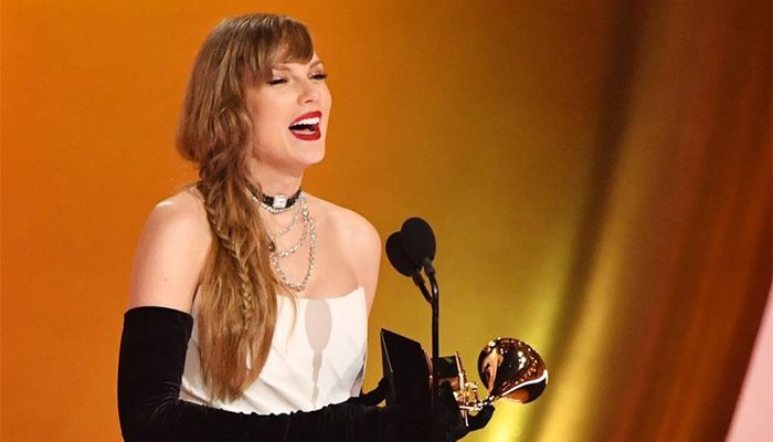 Taylor Swift Makes Grammys History