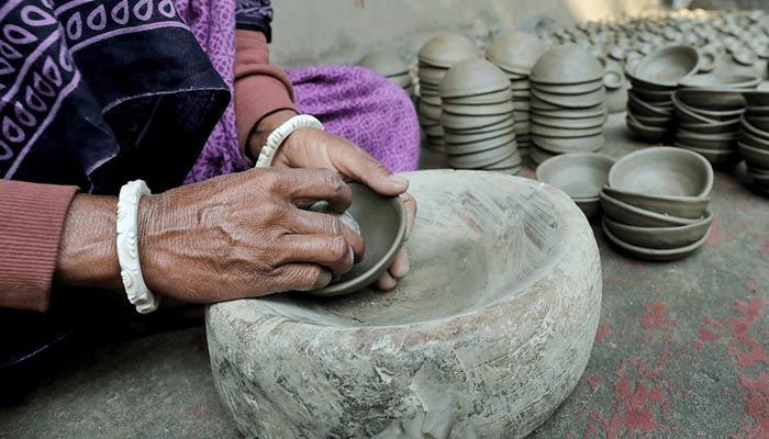 The once bustling Kumarpara is now eerily silent. Clay artisans are forced to change their profession.