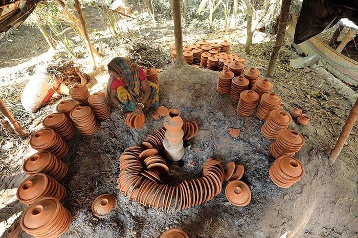 Pottery used to be sold in various bazaars of Sadarpur upazila of Faridpur, although the markets are still crowded, the legendary pottery of Kumarbari in Purba Shyampur village of Sadarpur union of the upazila is on the verge of extinction.