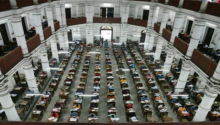 DU Science Unit Admission Test Held In All Divisional Cities