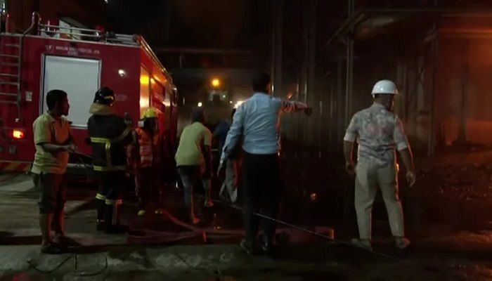1 Lakh Tonnes Of Sugar Gutted In S Alam Warehouse Fire In Ctg