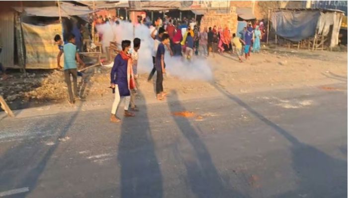 Workers Clash With Police In Gazipur