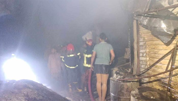Fire At Puratan Bazar In Narayanganj’s Rupganj Under Control