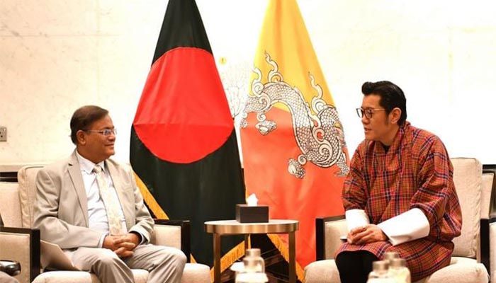 Foreign Minister Dr Hasan Mahmud with Bhutanese King Jigme Khesar Namgyel Wangchuck || Photo: Collected