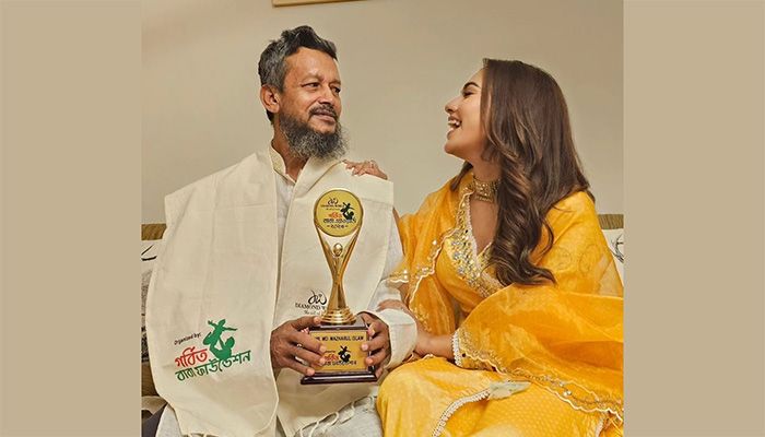 Nusraat Faria and her father Mazharul Islam || Photo: Collected