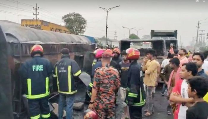 One killed, Three Burnt As Oil Tanker Overturns In Savar