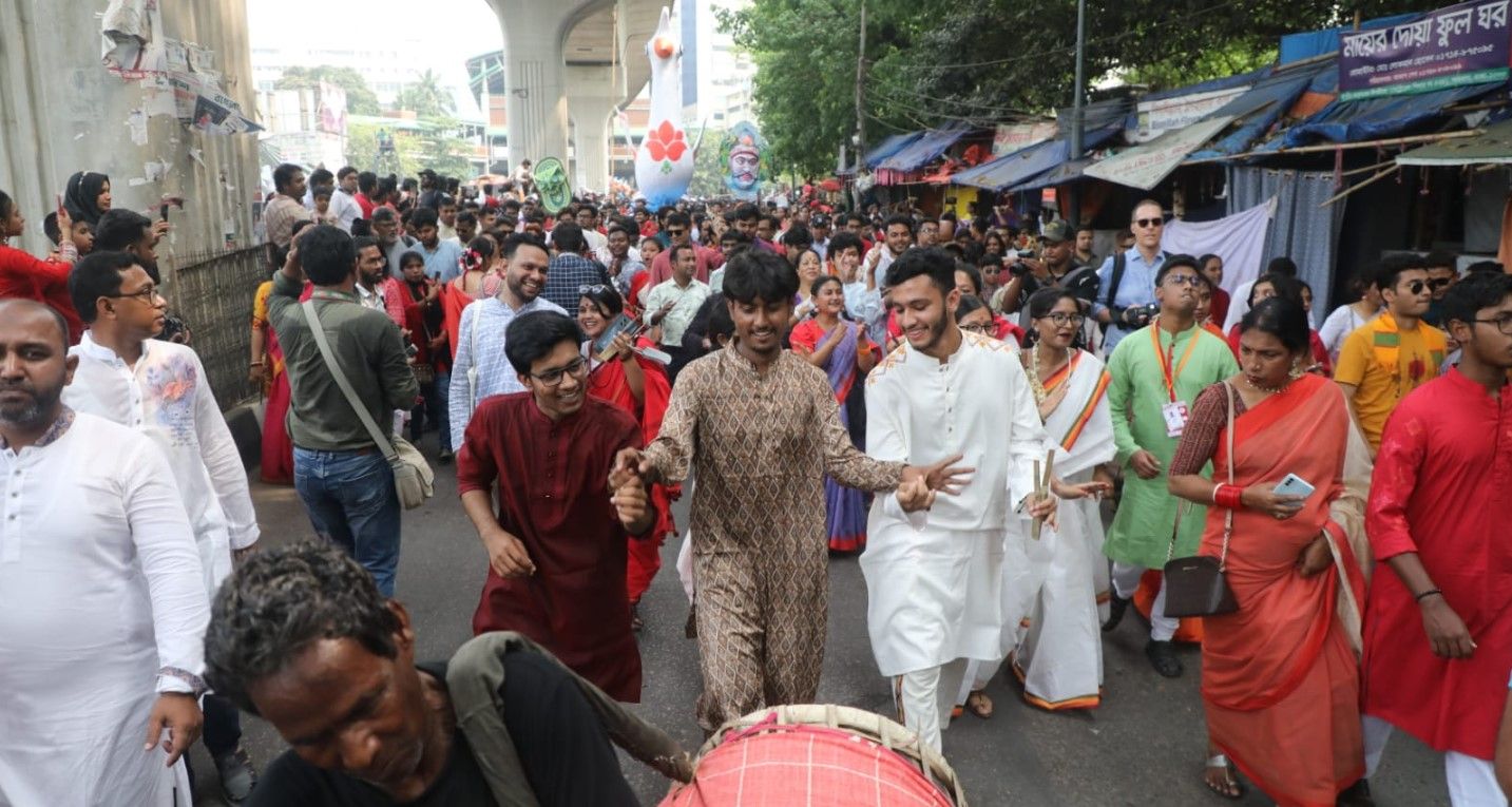 Marking the day, traditional Mangal Shobhajatra was brought out from Dhaka University (DU) Fine Arts Faculty premises in the morning. The slogan of this procession was 'Amra to Timir Binashi'.