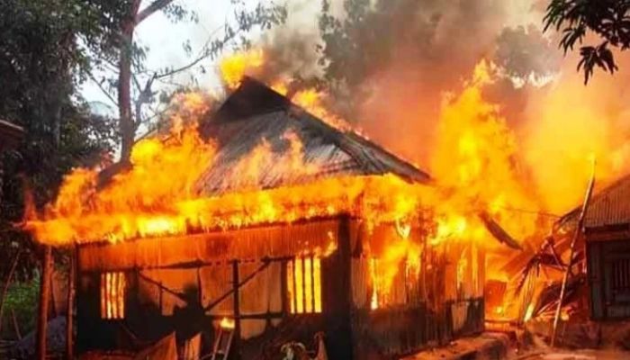 Fire Guts 1O Houses In Chandpur