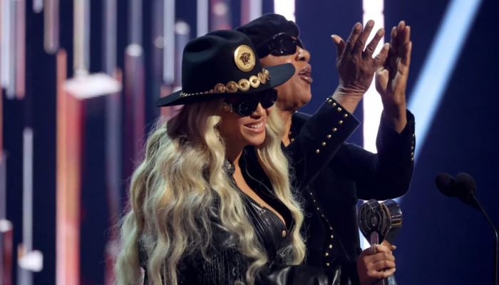 Beyoncé Accepts The Innovator Award From Stevie Wonder Onstage During The 2024 iHeartRadio Music Awards At Dolby Theatre on April 1 In Hollywood, California. Photo: Collected 