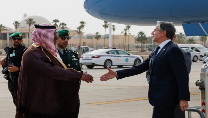 
U.S. Secretary Of State Antony Blinken Is Welcomed By Saudi Ministry Of Foreign Affairs Director Of Protocol Affairs Mohammed Al-Ghamd. Photo: Collected 