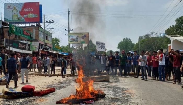 CUET Students Continue Demo For Safe Rroad, Boycott Classes