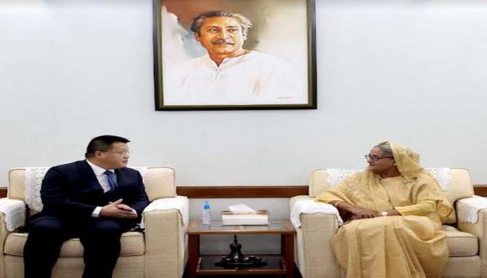 Chinese Ambassador Ambassador here Yao WEN And Prime Minister Sheikh Hasina. Photo: Collected 