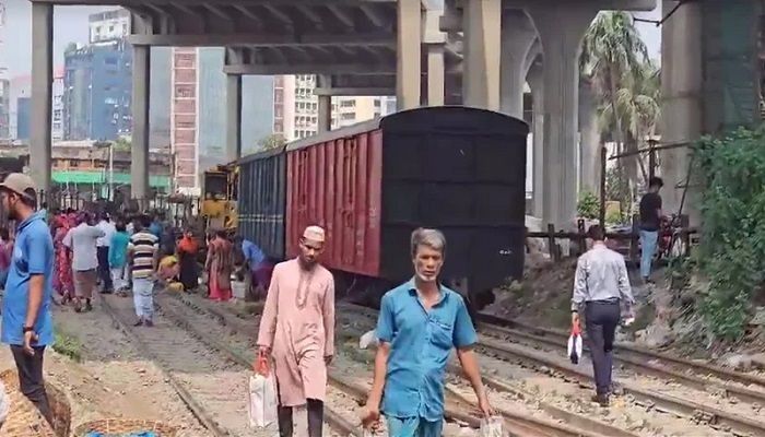 'Jamuna Express' Derails In Tejgaon