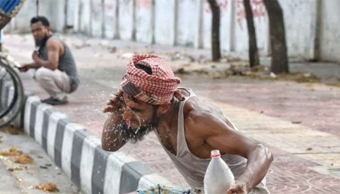 Mild Heatwave Sweeps Eight Divisions, Rain Likely In Sylhet